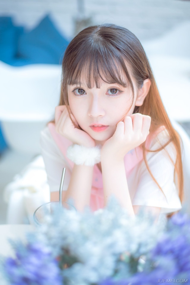友谊的悲痛莫过于，你把一个人当成你最好的朋友，但她并没有像你一样把当你成她最好的朋友！